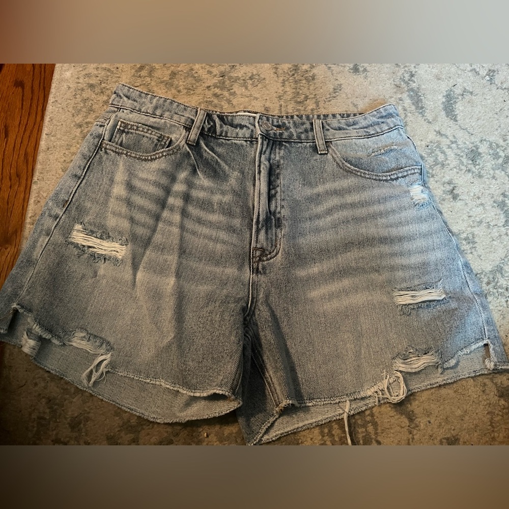 Light Wash Distressed Women’s Jean Shorts
